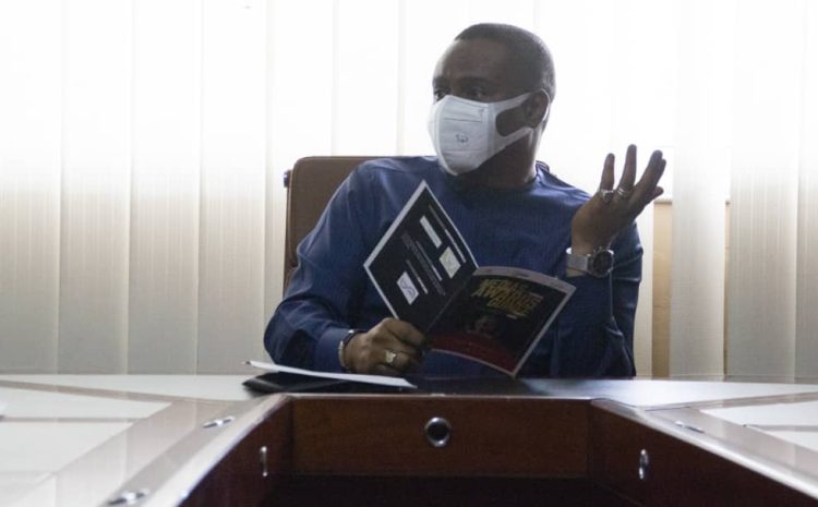  MEDIAS AWARDS GUINÉE : le ministre Amara Somparé séduit par le travail déjà effectué